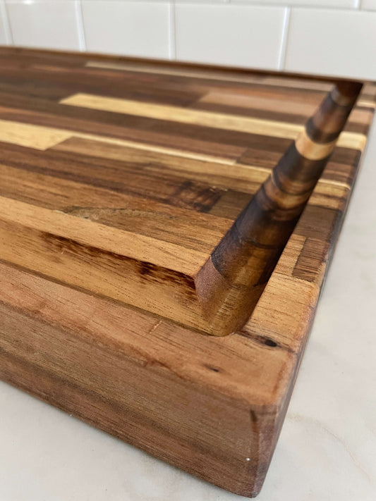 acacia cutting board 12x18 with mote